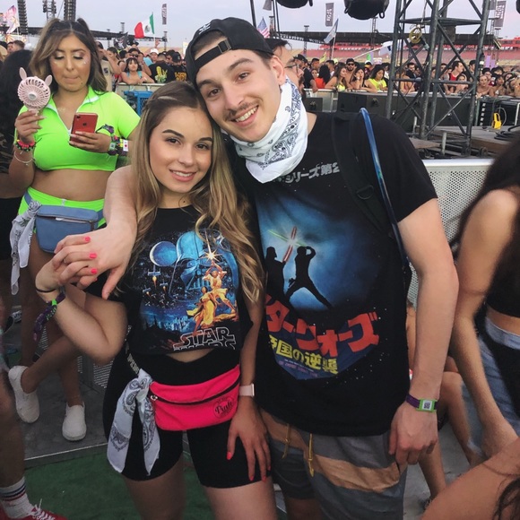 Meet your Posher, Alex - Picture 2 of 2